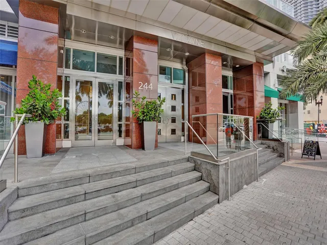$2,700 | 244 Biscayne Boulevard, Unit 406, Miami, FL 33132