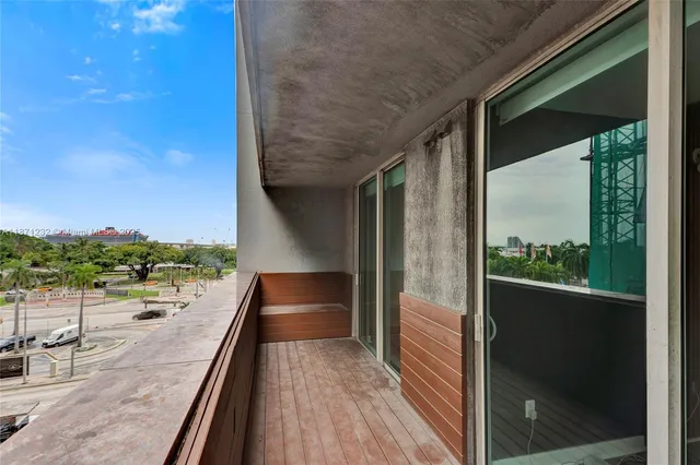 $2,700 | 244 Biscayne Boulevard, Unit 406, Miami, FL 33132