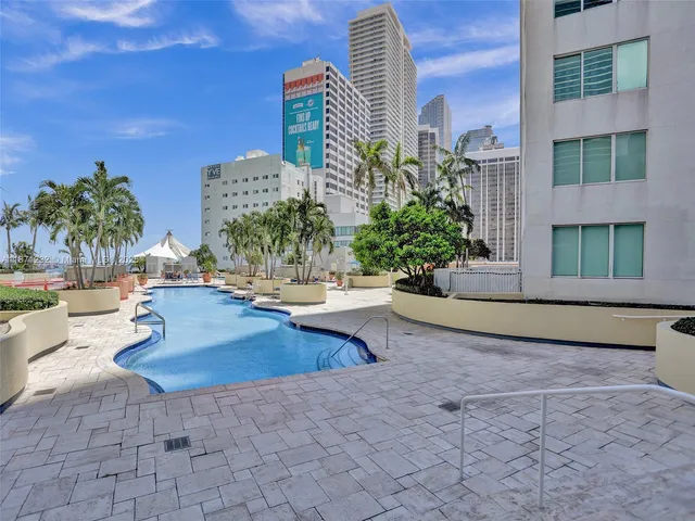 $2,700 | 244 Biscayne Boulevard, Unit 406, Miami, FL 33132