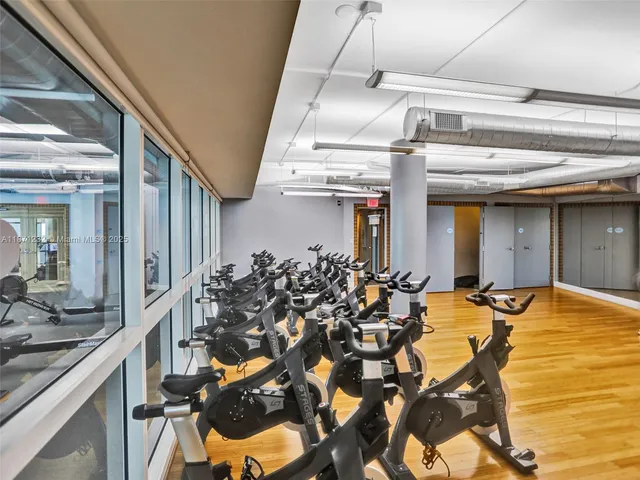 $2,700 | 244 Biscayne Boulevard, Unit 406, Miami, FL 33132