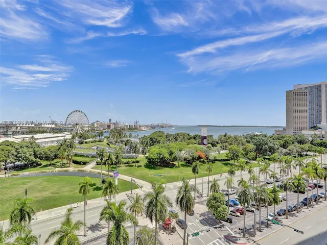 $2,700 | 244 Biscayne Boulevard, Unit 406, Miami, FL 33132