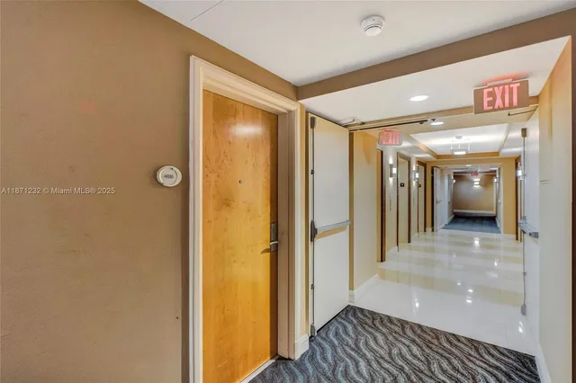 $2,700 | 244 Biscayne Boulevard, Unit 406, Miami, FL 33132