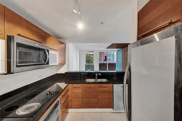 $2,700 | 244 Biscayne Boulevard, Unit 406, Miami, FL 33132