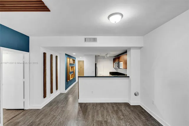 $2,700 | 244 Biscayne Boulevard, Unit 406, Miami, FL 33132