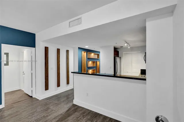 $2,700 | 244 Biscayne Boulevard, Unit 406, Miami, FL 33132