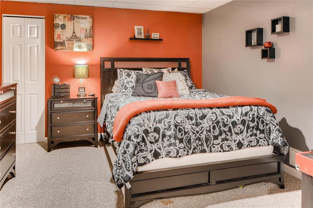 114 Oakland Heights Road Monaca, PA 15061 - Photo 20 of 25 Guest Suite