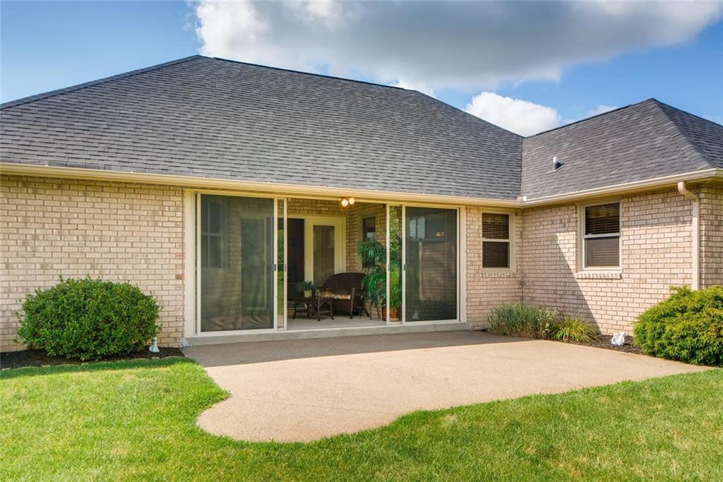 114 Oakland Heights Road Monaca, PA 15061 - Photo 6 of 25 Sun room / Patio area
