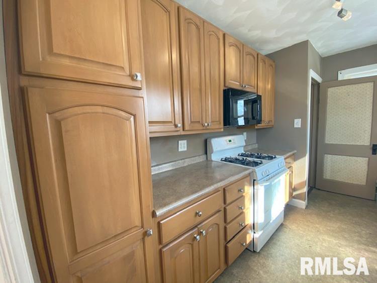 1011 Springfield Road East Peoria, IL 61611 - Photo 12 of 50 Gallery Image 12