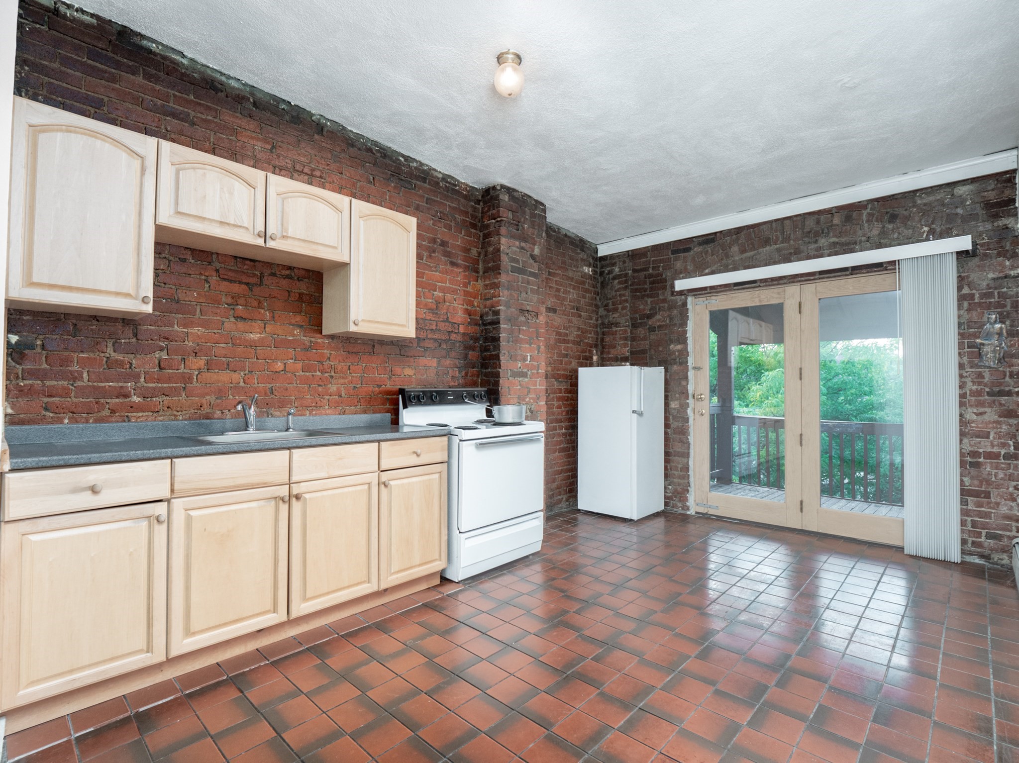 4 Saxton Street Boston, MA 02125 - Photo 13 of 14 Gallery Image 13