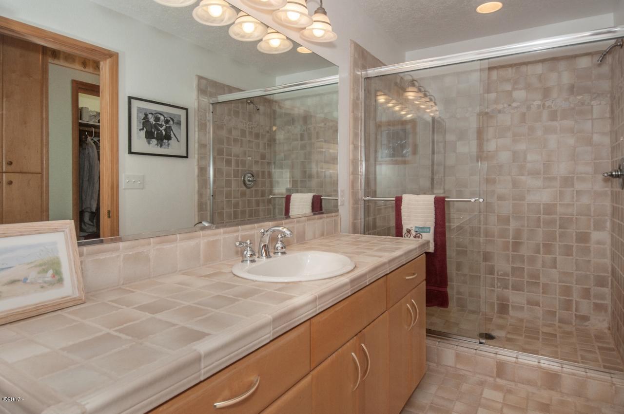450 Edgewater Depoe Bay, OR 97341 - Photo 29 of 51 Upstairs Master Bath
