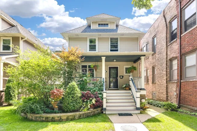 $899,999 | 4033 West Waveland Avenue, Chicago, IL 60641