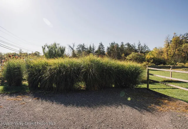 $2,750 | 879 Highway 9, Hudson, NY 12534