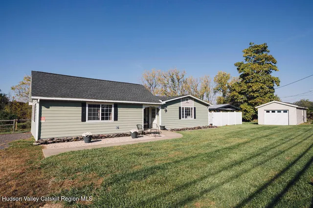 $2,750 | 879 Highway 9, Hudson, NY 12534