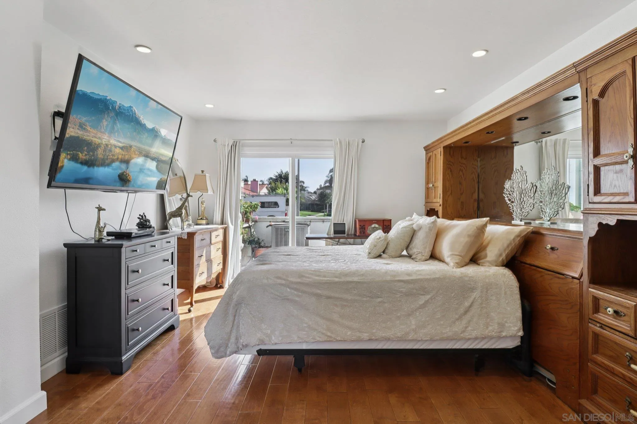 816 Caminito Azul Carlsbad, CA 92011 - Photo 18 of 41