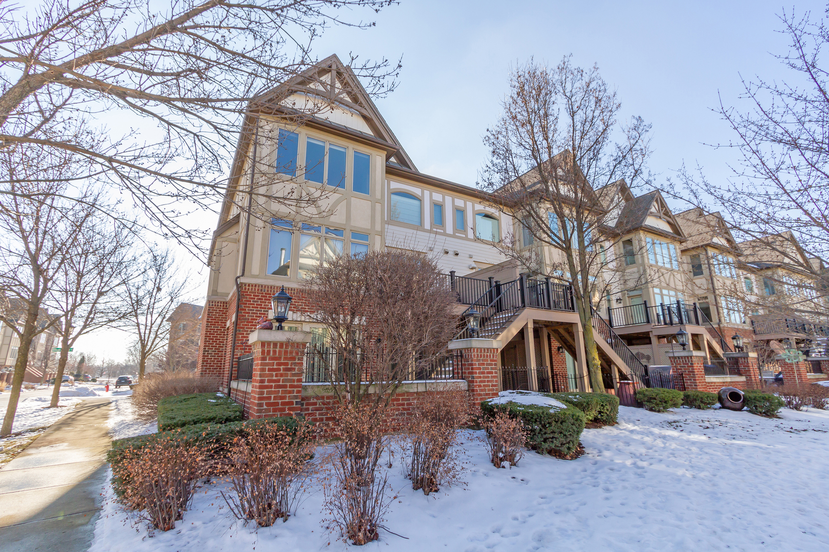 32 Bluestone Drive St. Charles, IL 60174 - Photo 33 of 33 a front view of a house with a yard