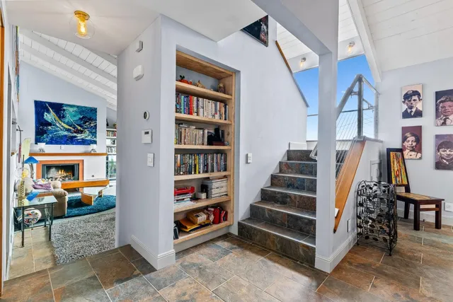 a view of an entryway with workspace