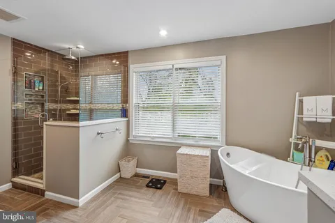 a room with furniture and ceiling fan