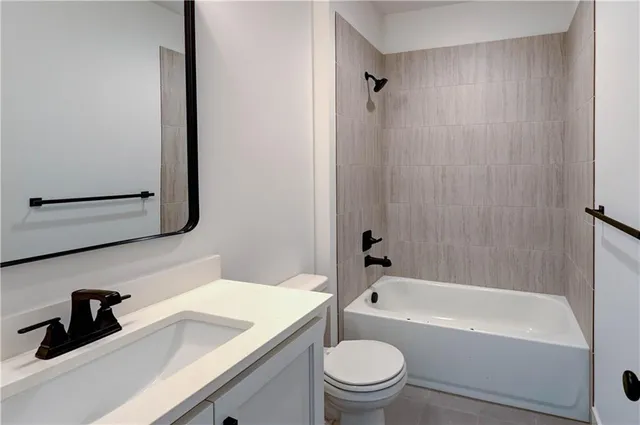 $409,900 | 12705 Woodland Avenue, Kansas City, MO 64146