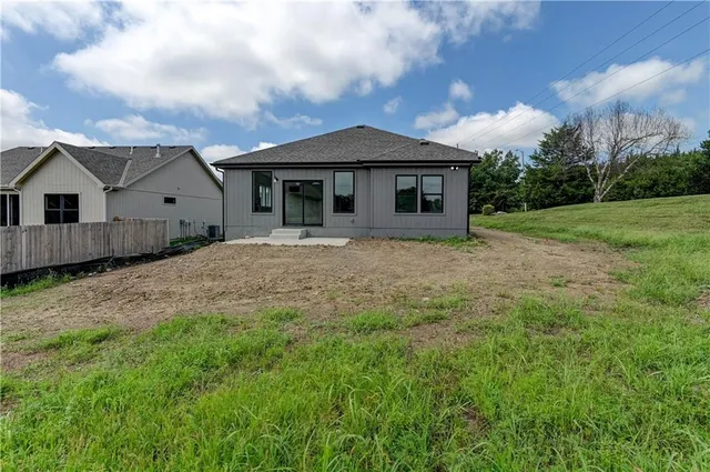 $409,900 | 12705 Woodland Avenue, Kansas City, MO 64146