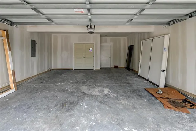 $409,900 | 12705 Woodland Avenue, Kansas City, MO 64146