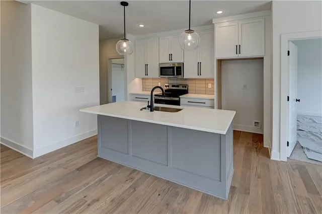 $409,900 | 12705 Woodland Avenue, Kansas City, MO 64146