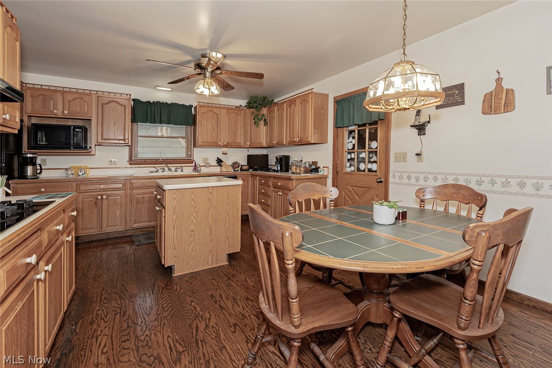 1401 Sunview Road Lyndhurst, OH 44124 - Photo 4 of 34