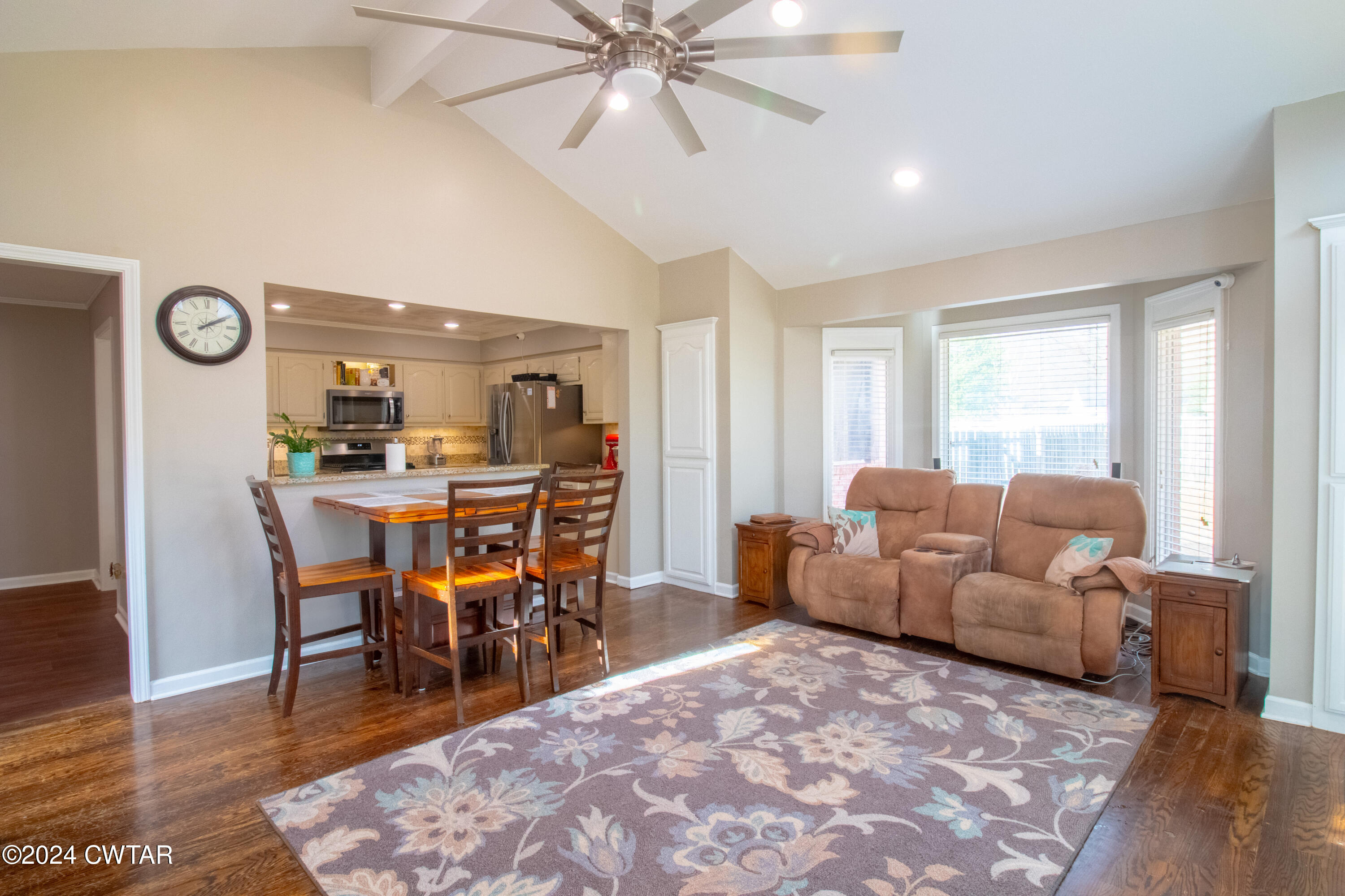 1030 Valley Road Dyersburg, TN 38024 - Photo 13 of 26 Living Room