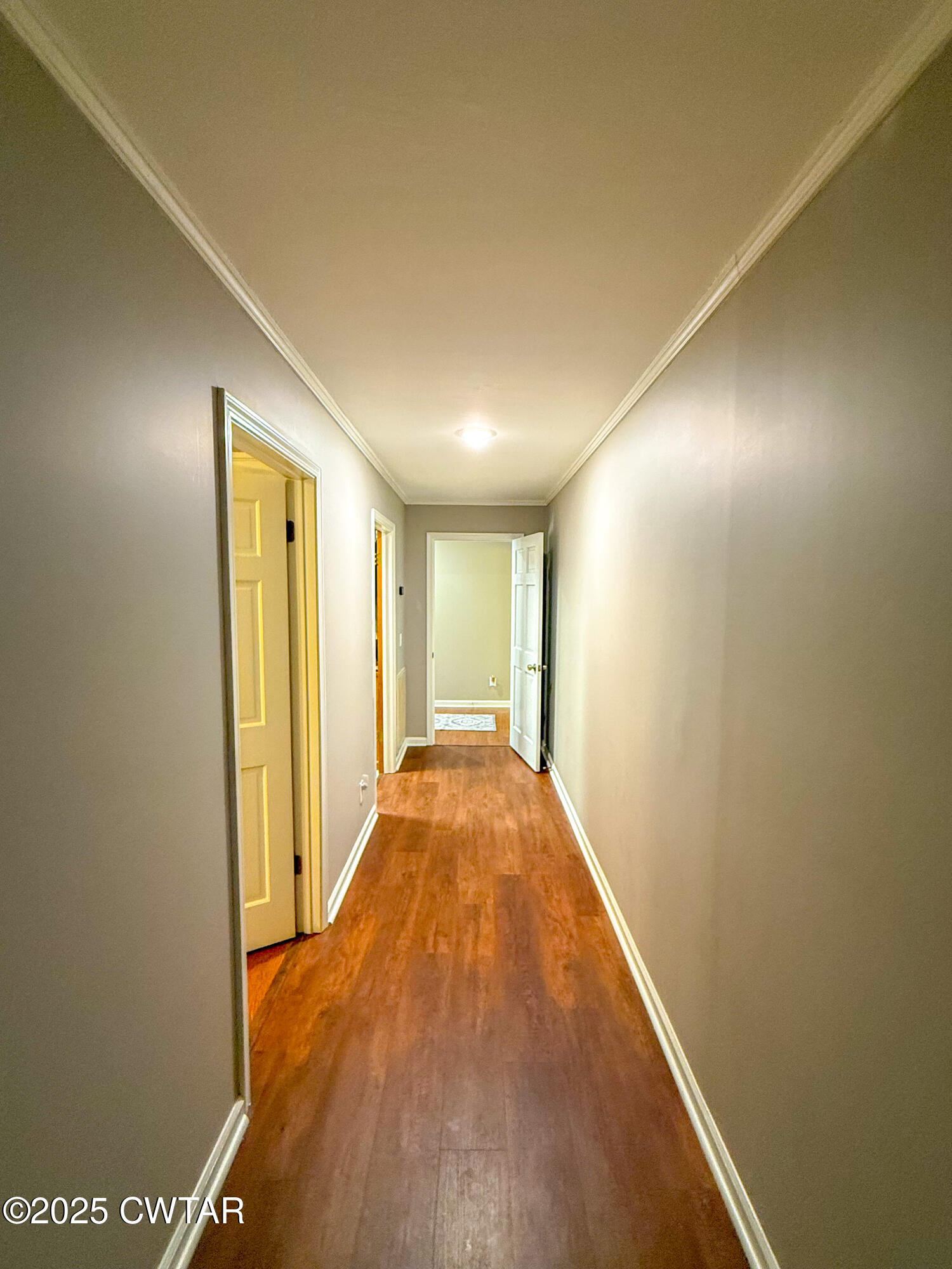 1030 Valley Road Dyersburg, TN 38024 - Photo 20 of 26 Hallway