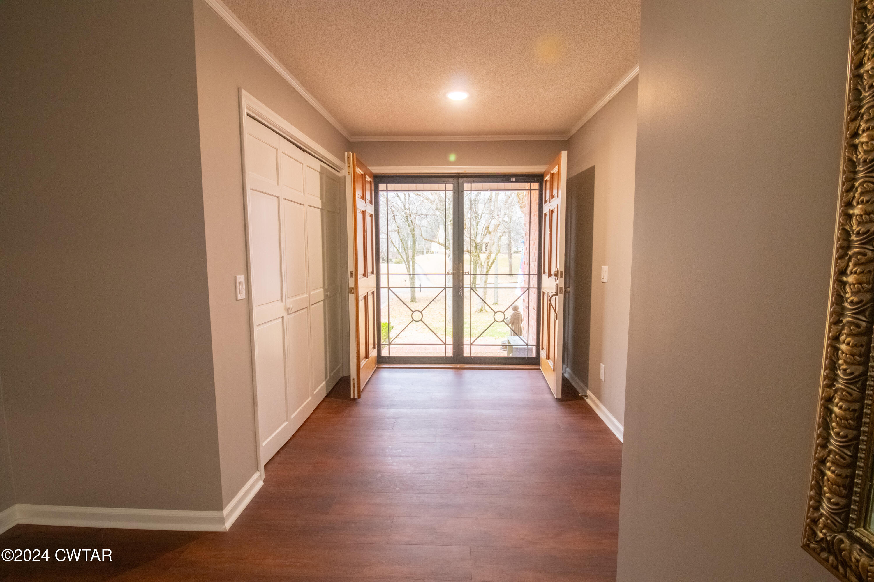 1030 Valley Road Dyersburg, TN 38024 - Photo 21 of 26 Foyer