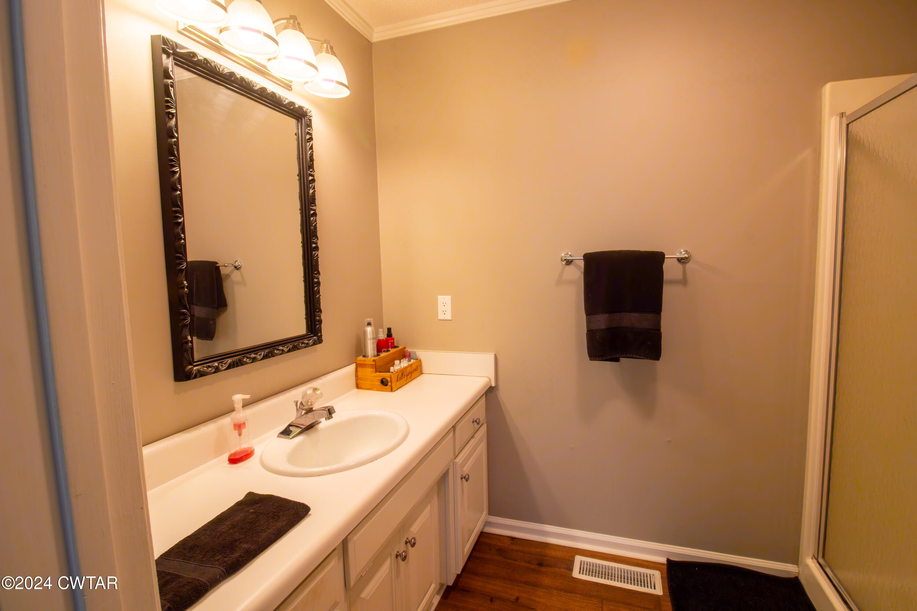 1030 Valley Road Dyersburg, TN 38024 - Photo 24 of 26 Guest Bath 2