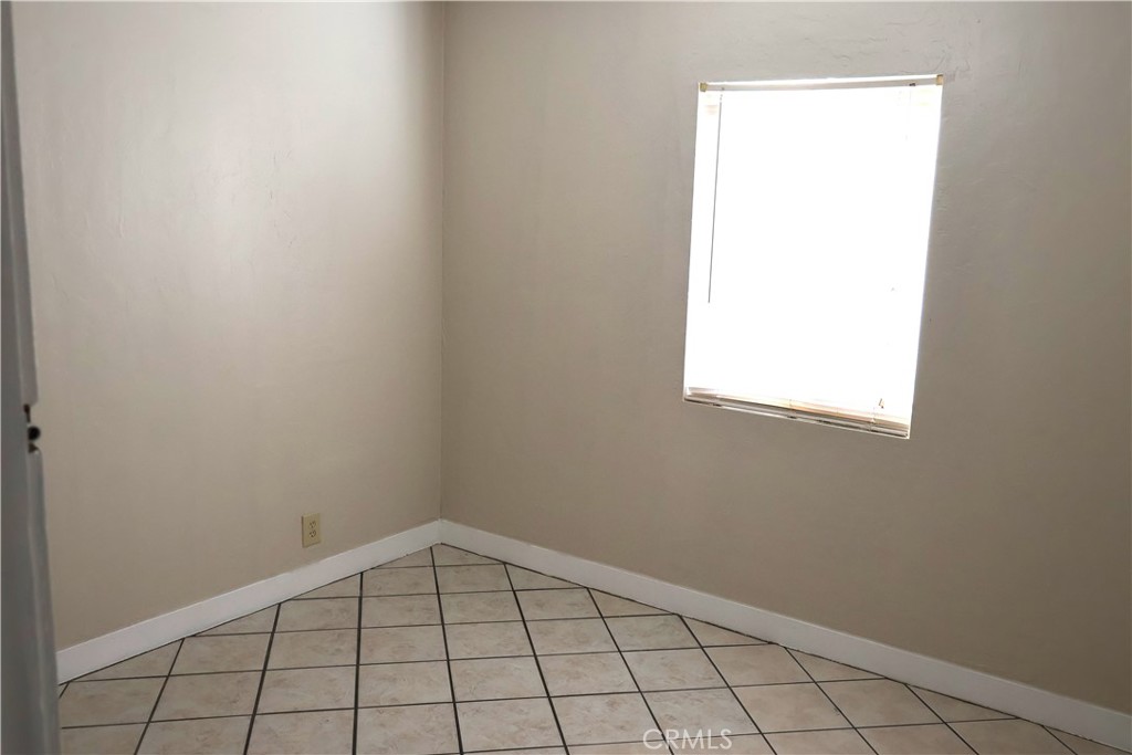 1311 6th Avenue Corning, CA 96021 - Photo 15 of 48 a view of an empty room and window