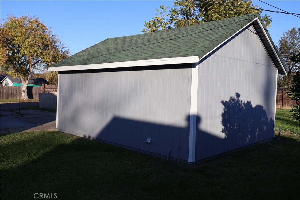 1311 6th Avenue Corning, CA 96021 - Photo 30 of 48 a backyard of a house