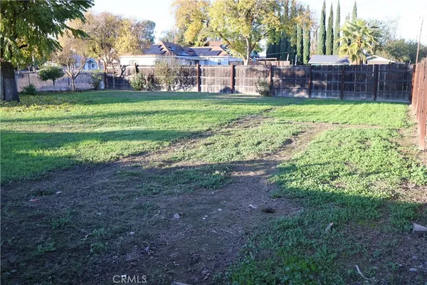 a view of a yard with a house in the background