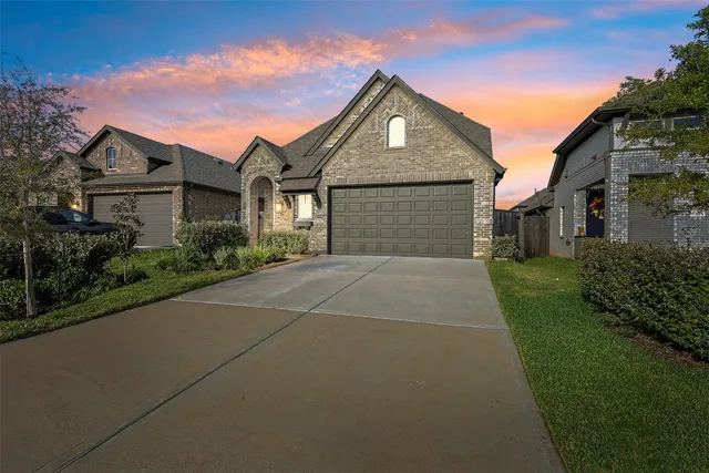 $415,000 | 736 Washita Fls Lane, Conroe, TX 77304