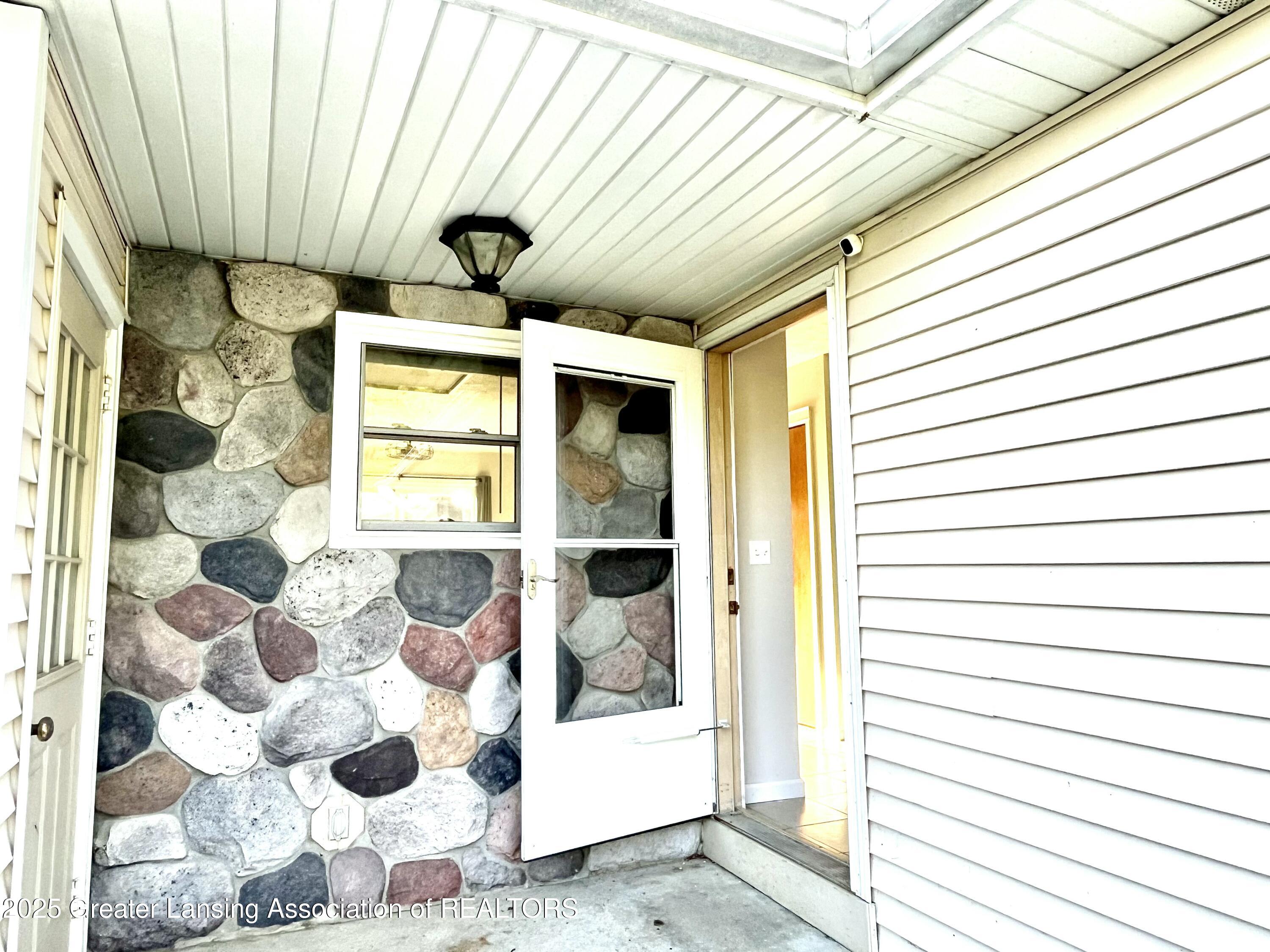 220 North Chester Road Charlotte, MI 48813 - Photo 8 of 64 IMG_9860