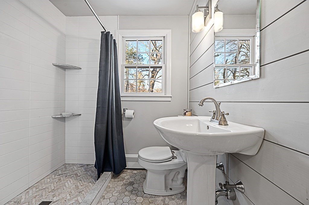 9 Bowman Street Westborough, MA 01581 - Photo 14 of 40