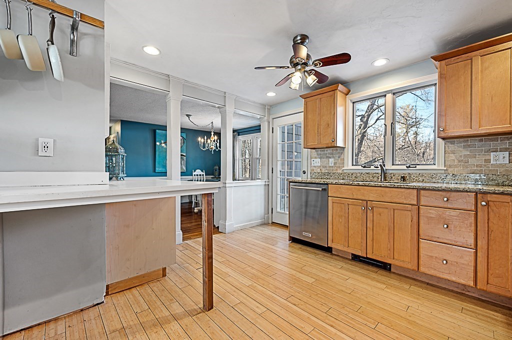 9 Bowman Street Westborough, MA 01581 - Photo 10 of 40