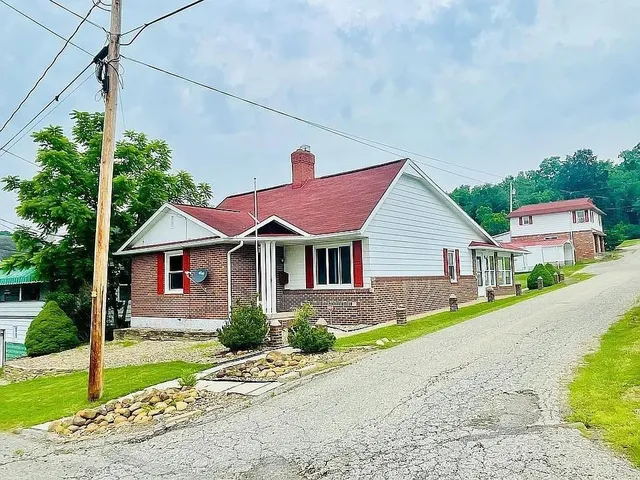 $239,000 | 449 Race Street, Waynesburg, PA 15370