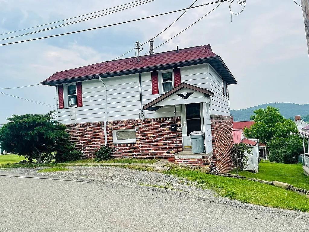 449 Race Street Waynesburg, PA 15370 - Photo 4 of 20 a front view of a house with a yard