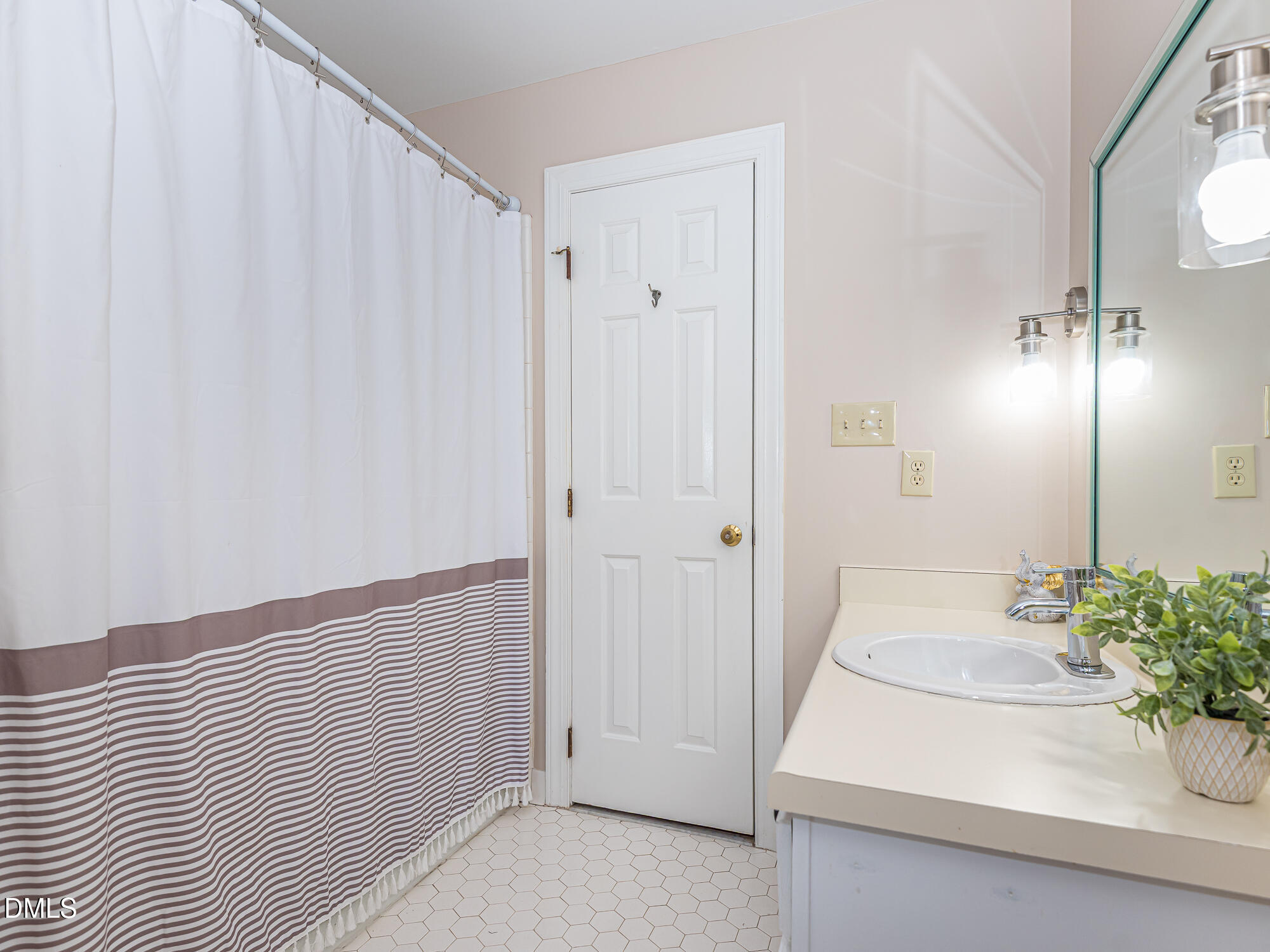 722 Weathergreen Drive Raleigh, NC 27615 - Photo 27 of 42 InTrust_Realty_Caroline_722_Weathergreen