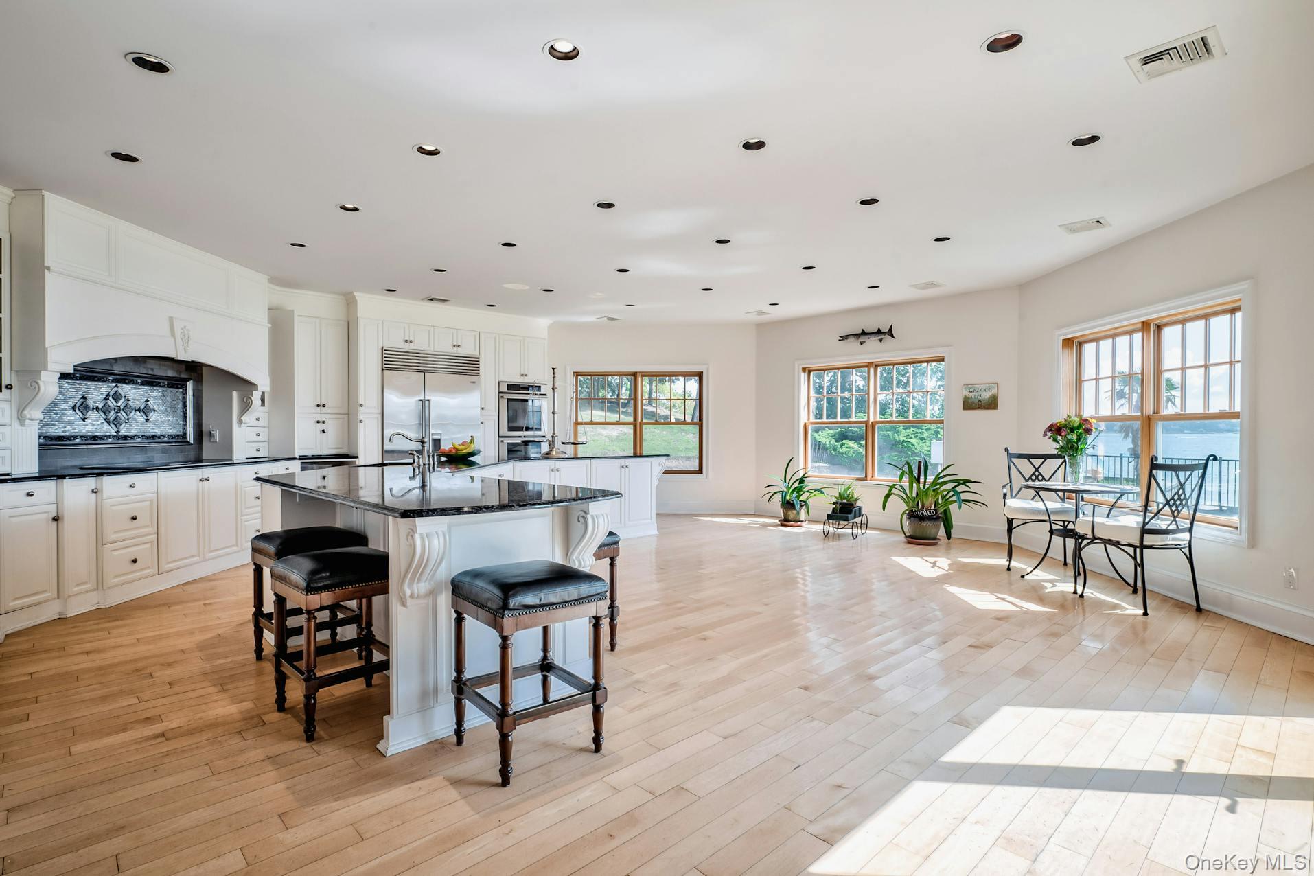 33 Beach Road Northport, NY 11768 - Photo 7 of 50