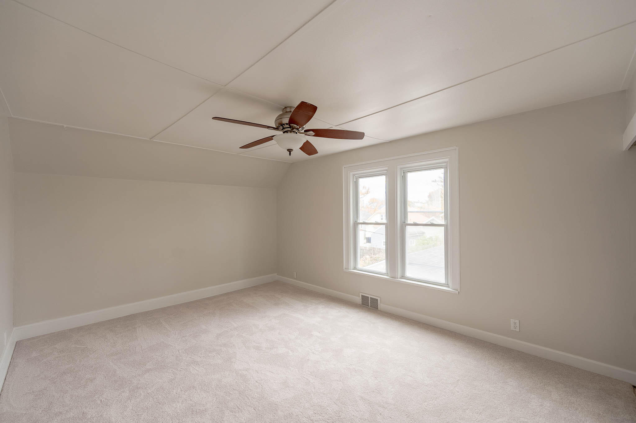 540 Hayes Avenue Racine, WI 53405 - Photo 13 of 19 Hayes - 011 - KEP