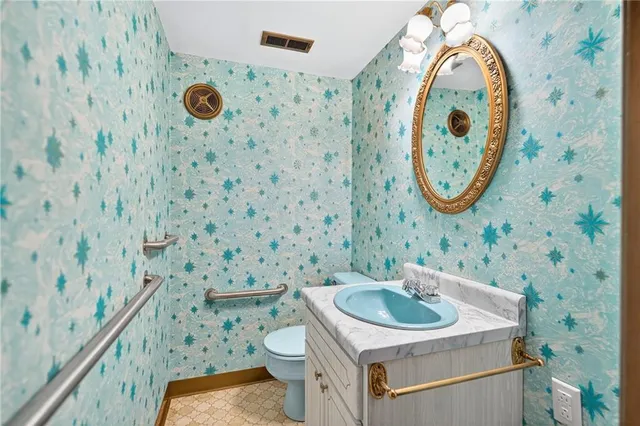 a view of utility room