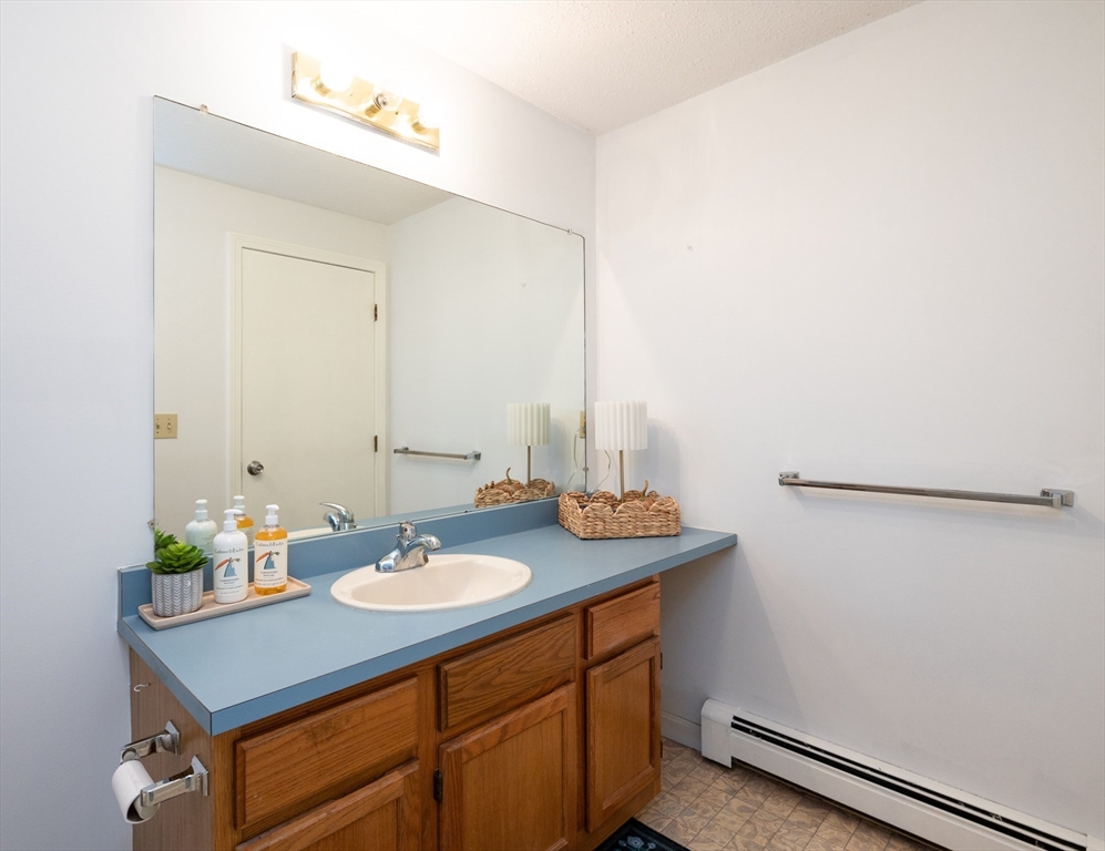 98 Indian Rock Road, Unit 98 Merrimack, NH 03054 - Photo 24 of 40 a bathroom with a sink and a mirror