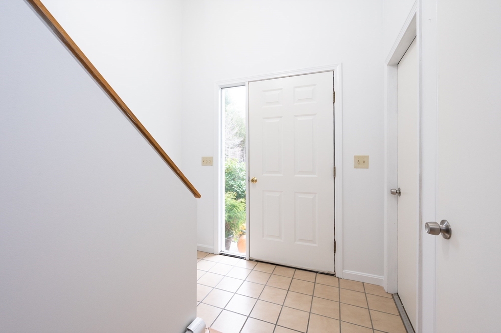 98 Indian Rock Road, Unit 98 Merrimack, NH 03054 - Photo 4 of 40 a view of an entryway