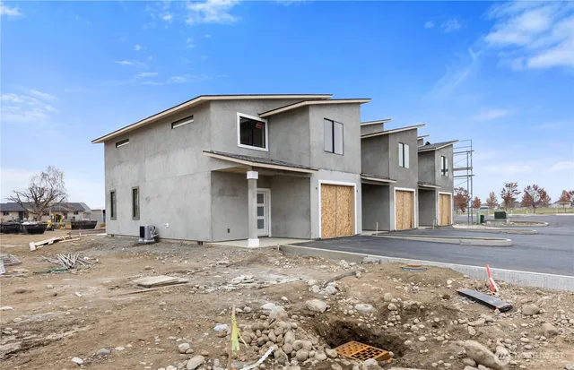 $346,700 | 601 Lot 11 Dorsing Street, Unit C, Moses Lake, WA 98837