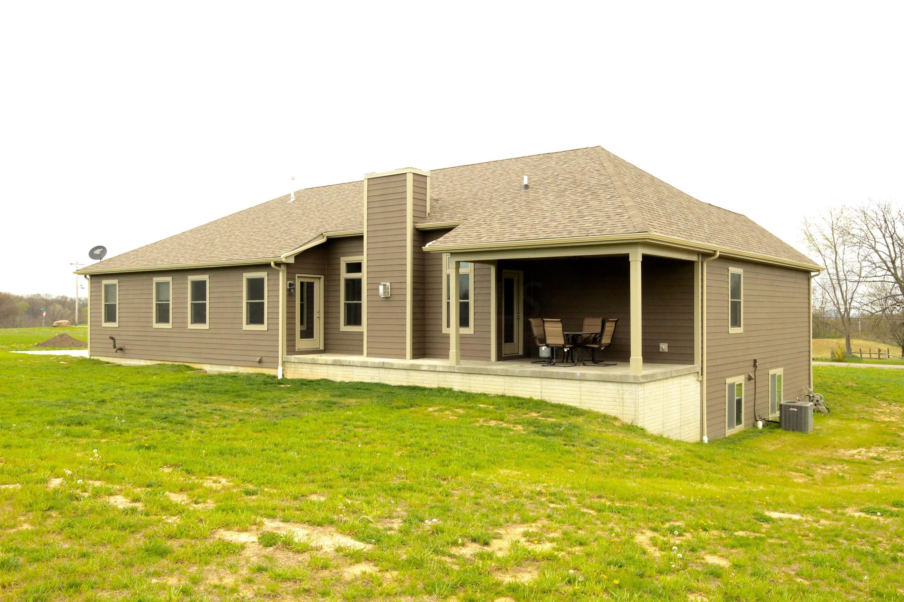 1257 Mt Zion Road Southwest Lancaster, OH 43130 - Photo 2 of 27