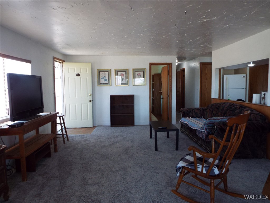 6014 Chloride Road Chloride, AZ 86431 - Photo 23 of 56 Living Room