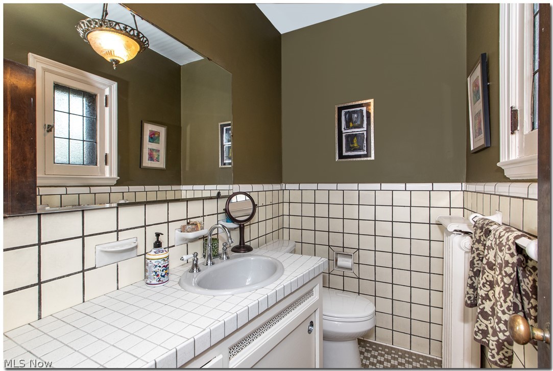 2711 Colchester Road Cleveland, OH 44106 - Photo 14 of 35
