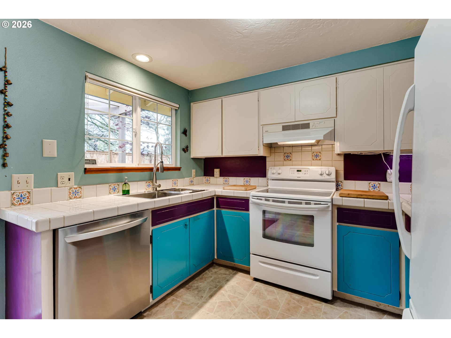 1230 Debrick Road Eugene, OR 97401 - Photo 11 of 30 Kitchen